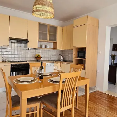 アパート Buncuga イェルサ